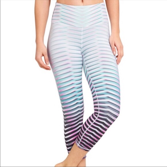 Athleta Pants - Athleta High Rise Prism Chaturanga Capri Leggings